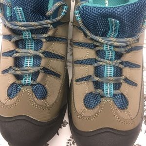 Airwalk Heavy duty Sneakers slip resistance Size 9